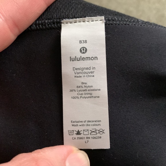 Lululemon size B38 nylon/spandex bra - Picture 5 of 5